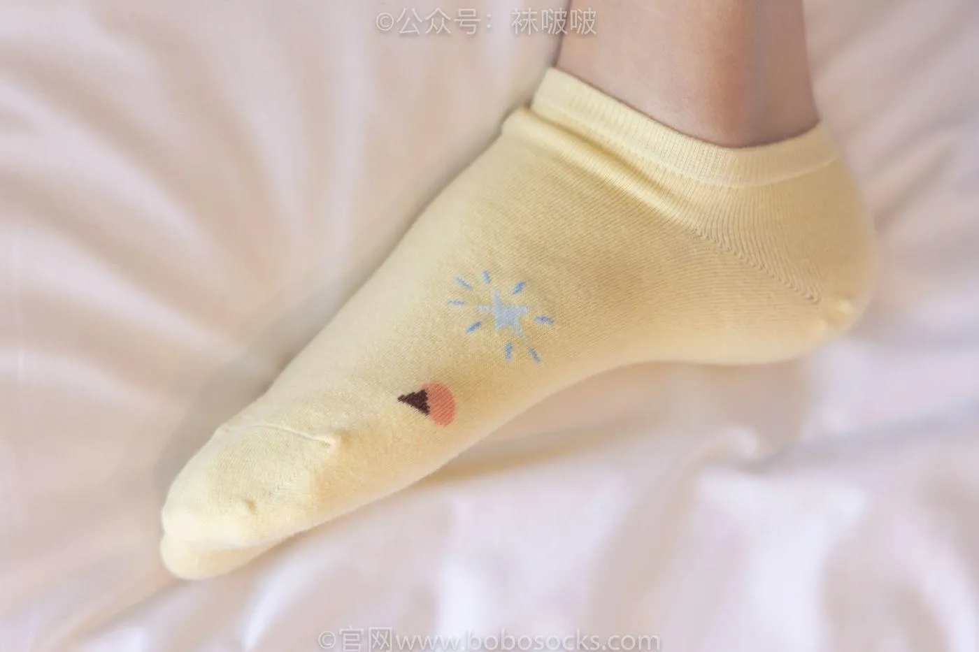 [BoBoSocks袜啵啵]NO.081 稚予- AJ、浅黄色短棉袜、浅蓝色短棉袜、裸足（花絮版） [145P]插图1